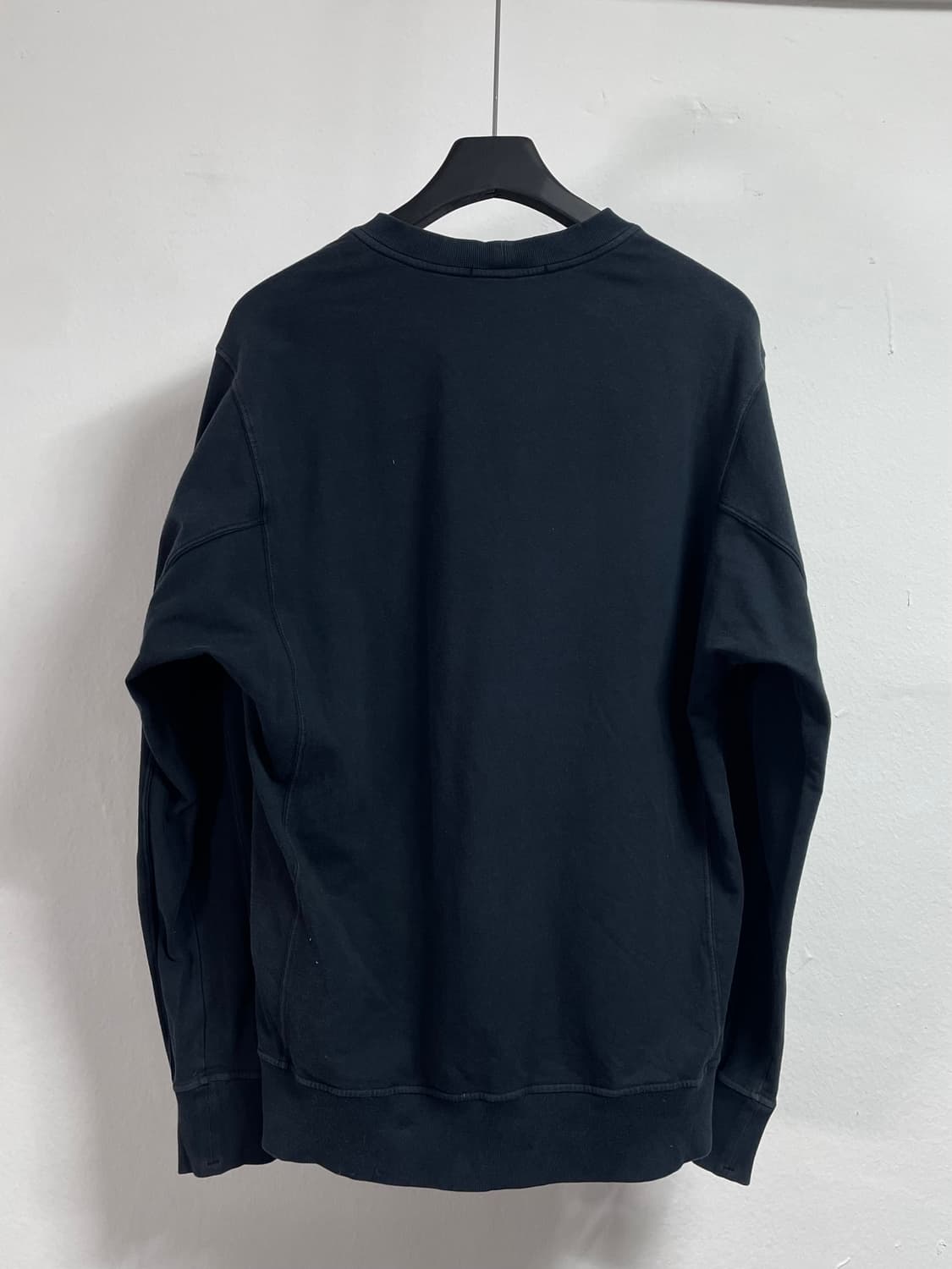 스톤아일랜드 와펜 검정 맨투맨 (on.371) 상품이미지2