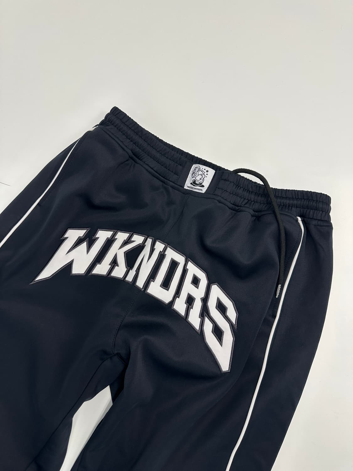 위캔더스 트랙팬츠 블랙 상품이미지1