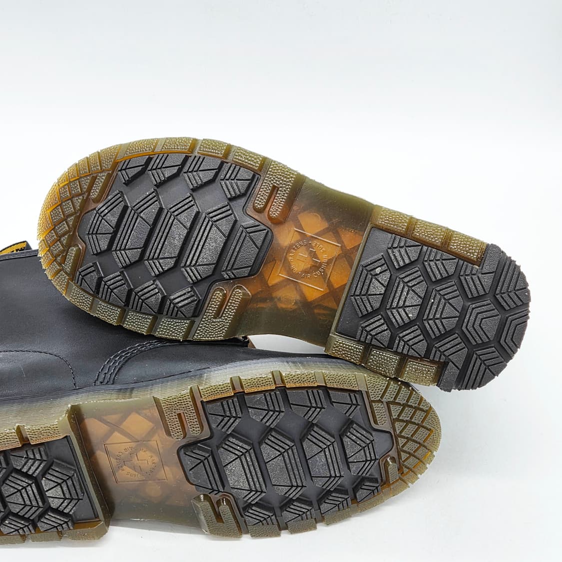 닥터마틴 26860 8홀 부츠 블랙 (UK 6) 상품이미지3