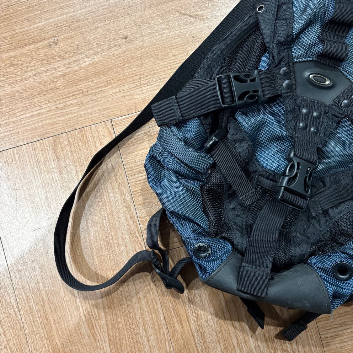 오클리 스몰 아이콘 백팩 상품이미지5