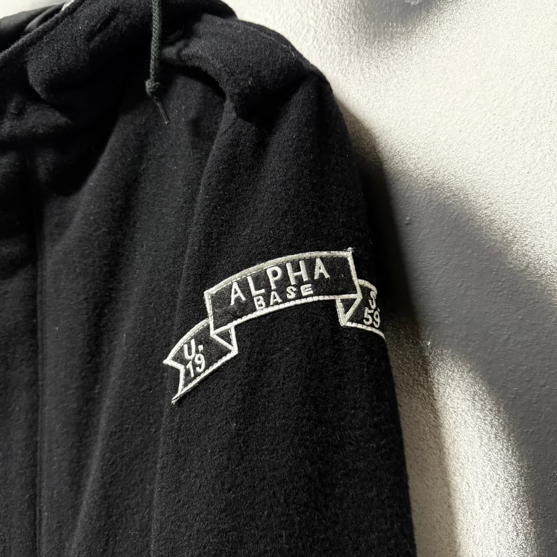 알파인더스트리 x 나노 유니버스 패치 디테일 피쉬테일 m65 피코트 상품이미지3