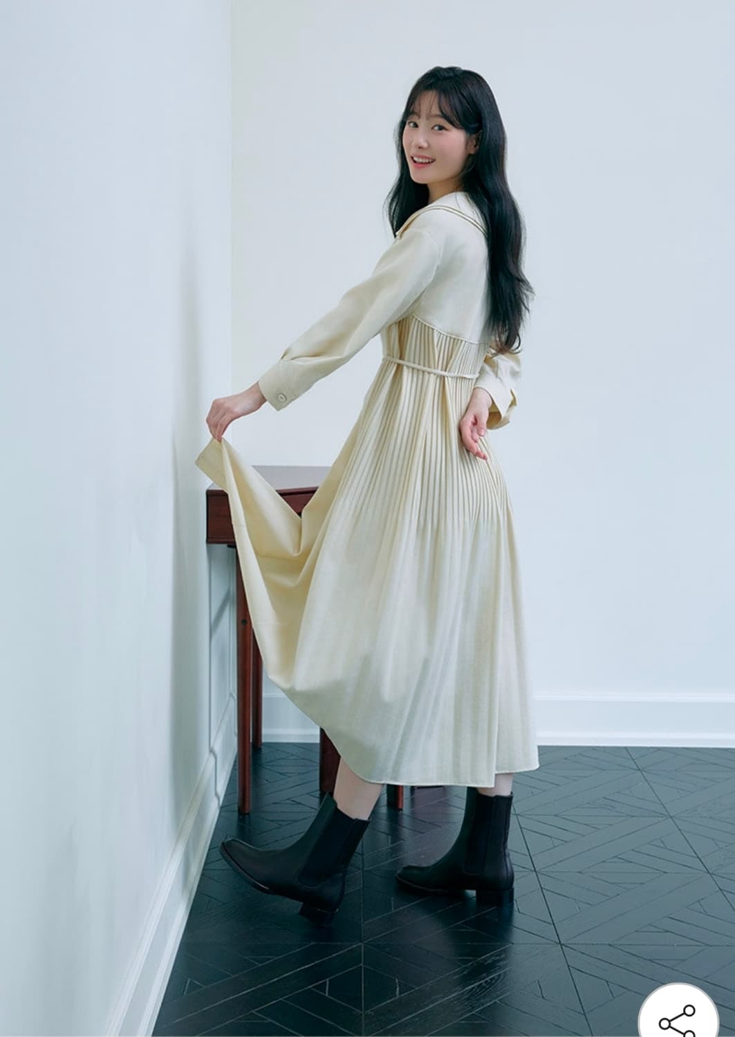 온앤온 정채연 착용 셔츠형 플리츠 원피스 크림 2사이즈 상품이미지2