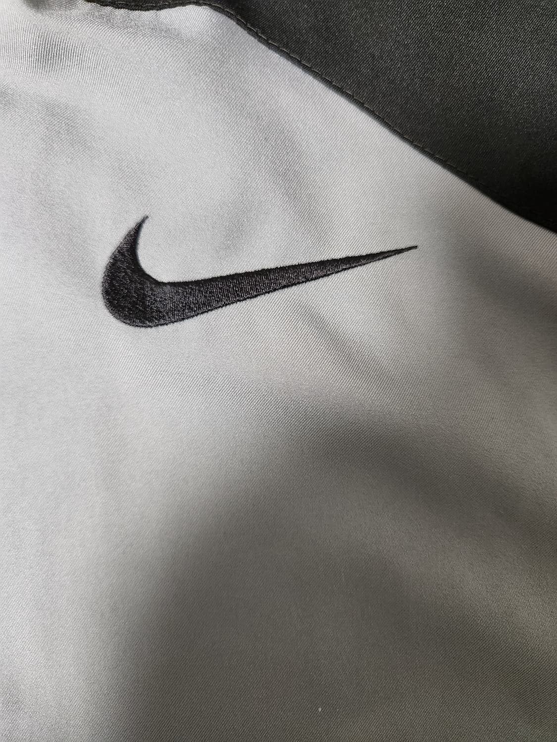 나이키 드라이핏 바람막이 집업 자켓 사이즈110 xxl

왼쪽 주머니 안 상품이미지5