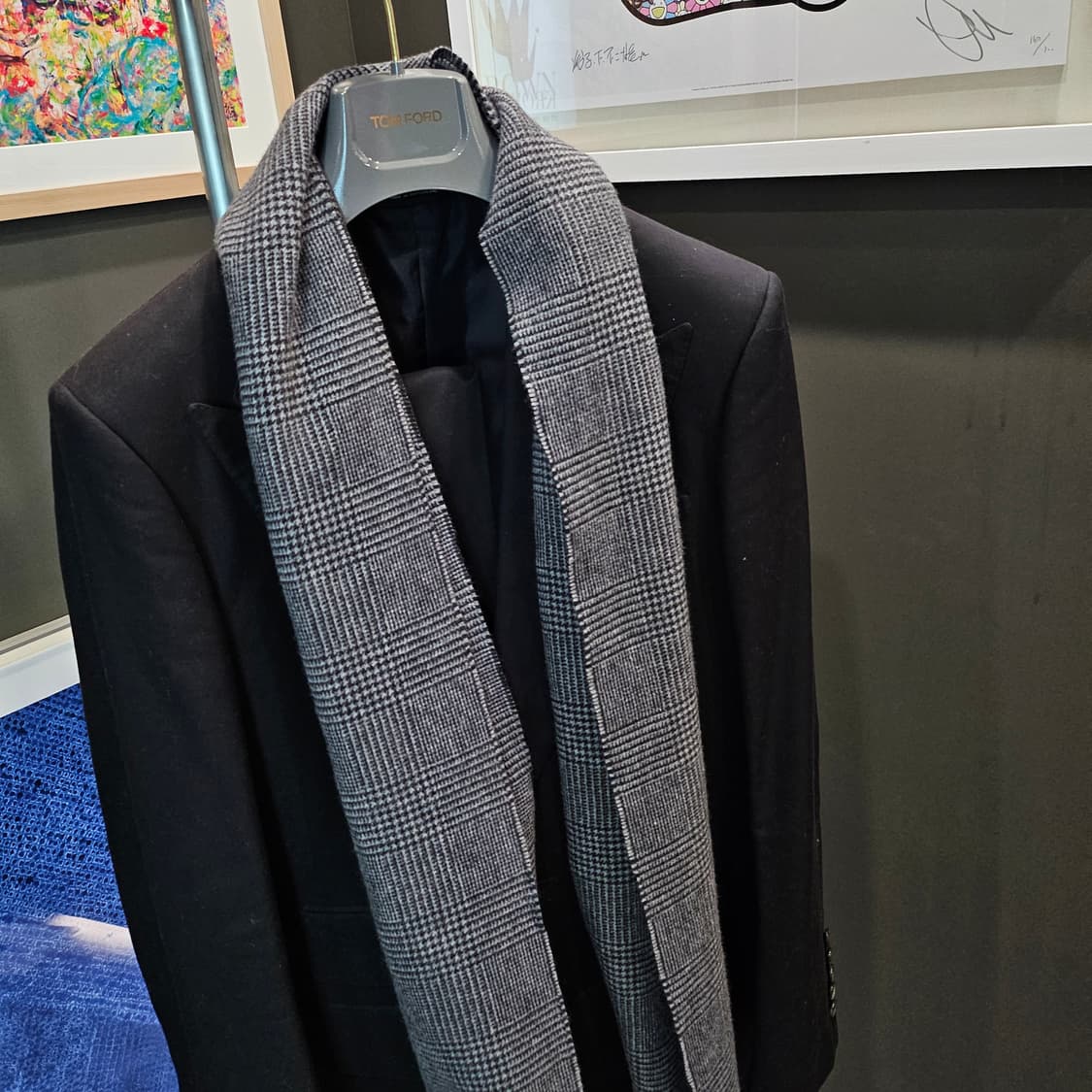 톰포드 캐시미어 혼용 하운드 투스 가죽패치 머플러 상품이미지4