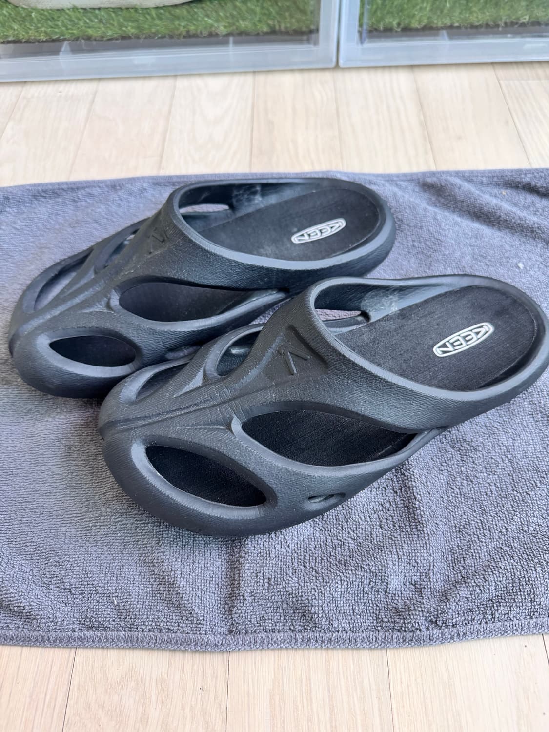 킨 KEEN 샨티 슬라이드 블랙 상품이미지2