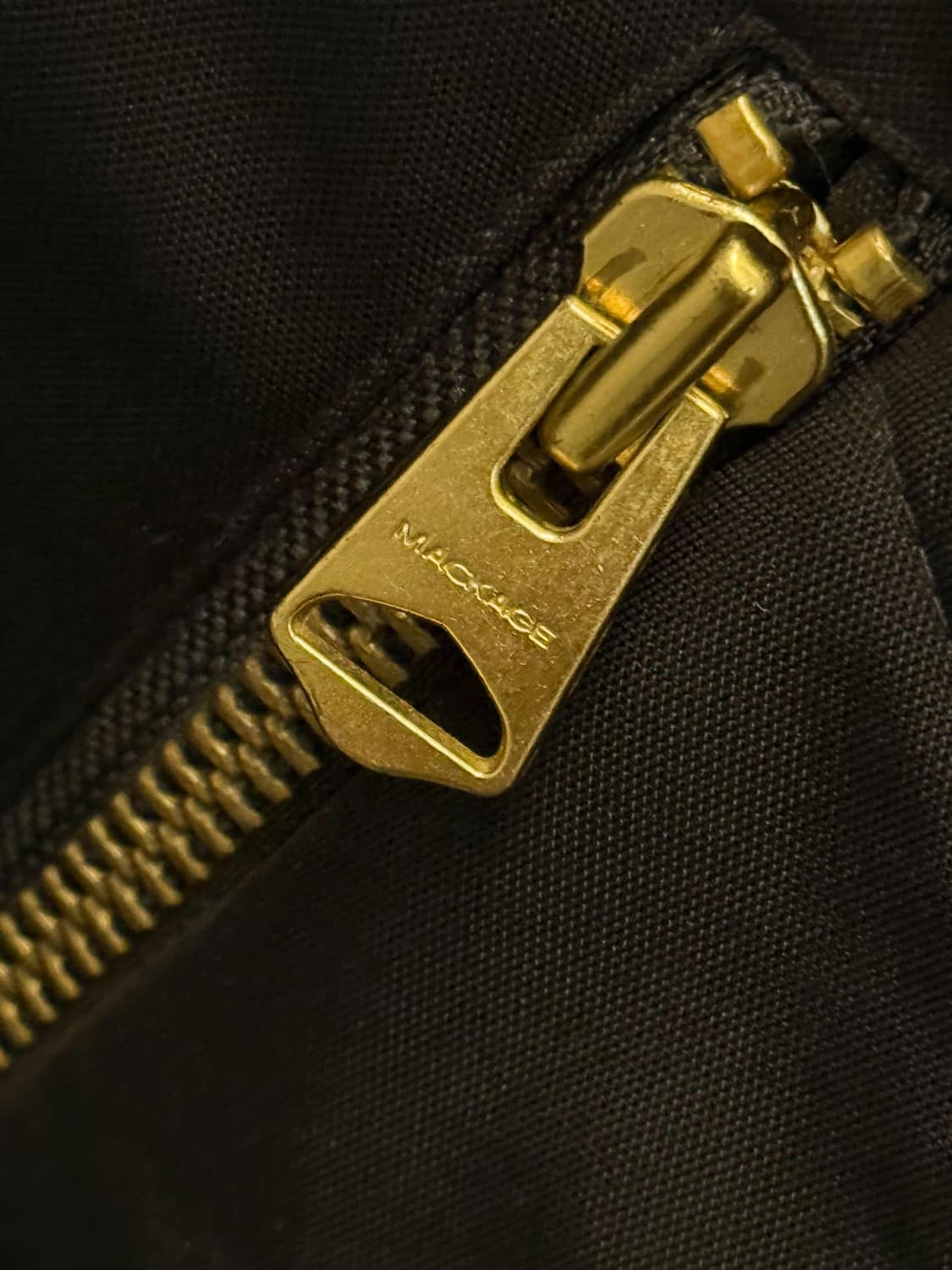 맥케이지 딕슨 블랙 금장 패딩 40 상품이미지6