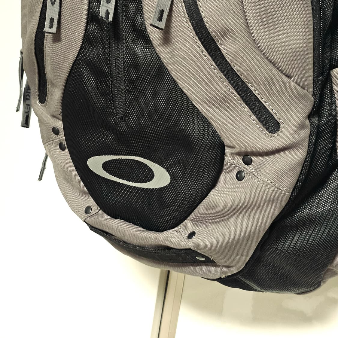 오클리 재팬 백팩 가방 다크그레이 2회착 상품이미지4