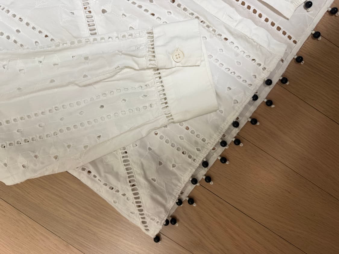 자라 펀칭 자수 블라우스 상품이미지4