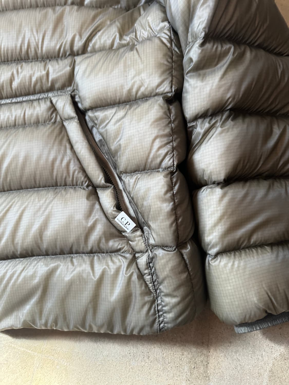 CP Compnay 씨피 컴퍼니 다운 패딩 자켓 상품이미지2