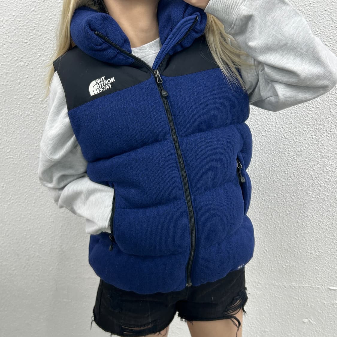 노스페이스 블랙배색 로고 네이비 니트 패딩조끼 85 상품이미지2