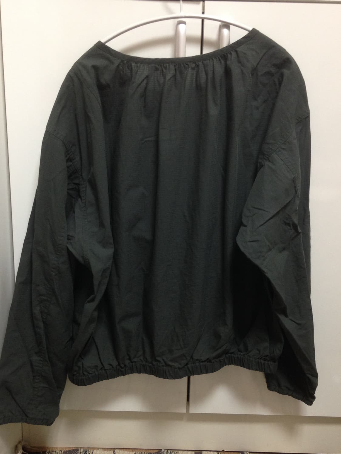 Deep green round neck blouse 상품이미지2