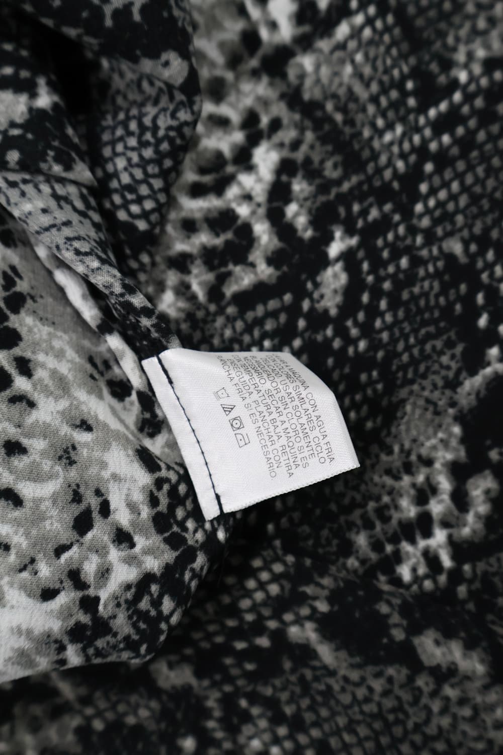 Laura Scott Snake-Print Stretch Blouse 상품이미지5