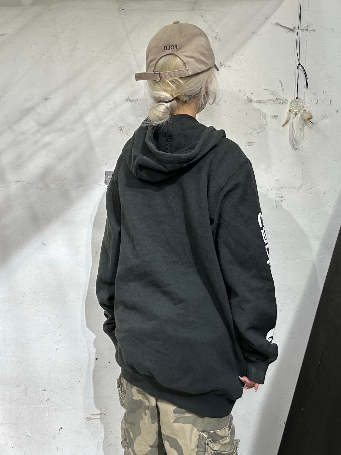 칼하트 블랙 오버핏 화이트 사이드 로고 후드티 M 상품이미지3