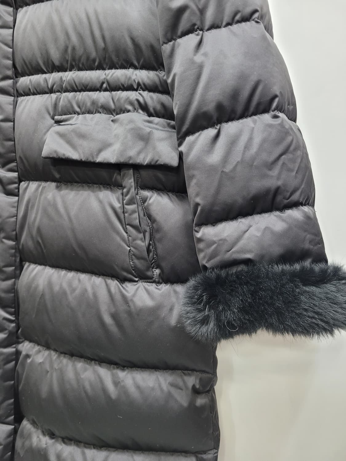 더엣지 폭스퍼 프리미엄 구스 다운 롱 패딩 / 여 77 블랙 
 상품이미지5