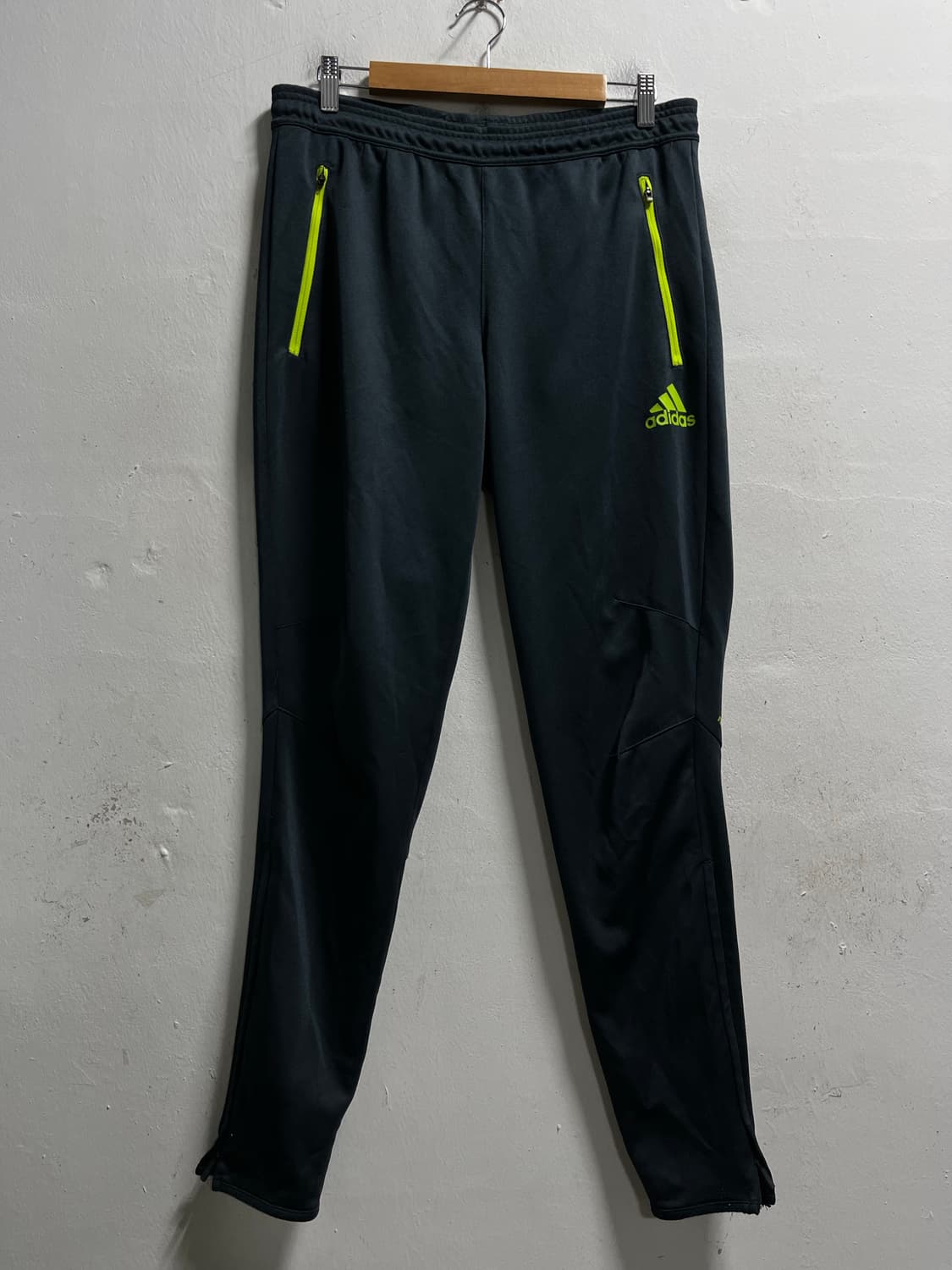 (32-33) 아디다스 기늘성 스판 밴딩 트랙팬츠 상품이미지2