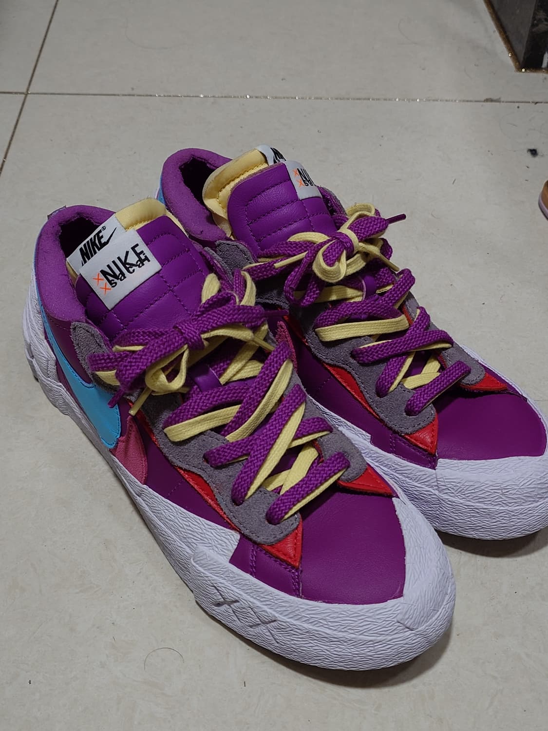 [270] 나이키 x 사카이 x KAWS 블레이저 로우 '퍼플 더스크' 상품이미지1