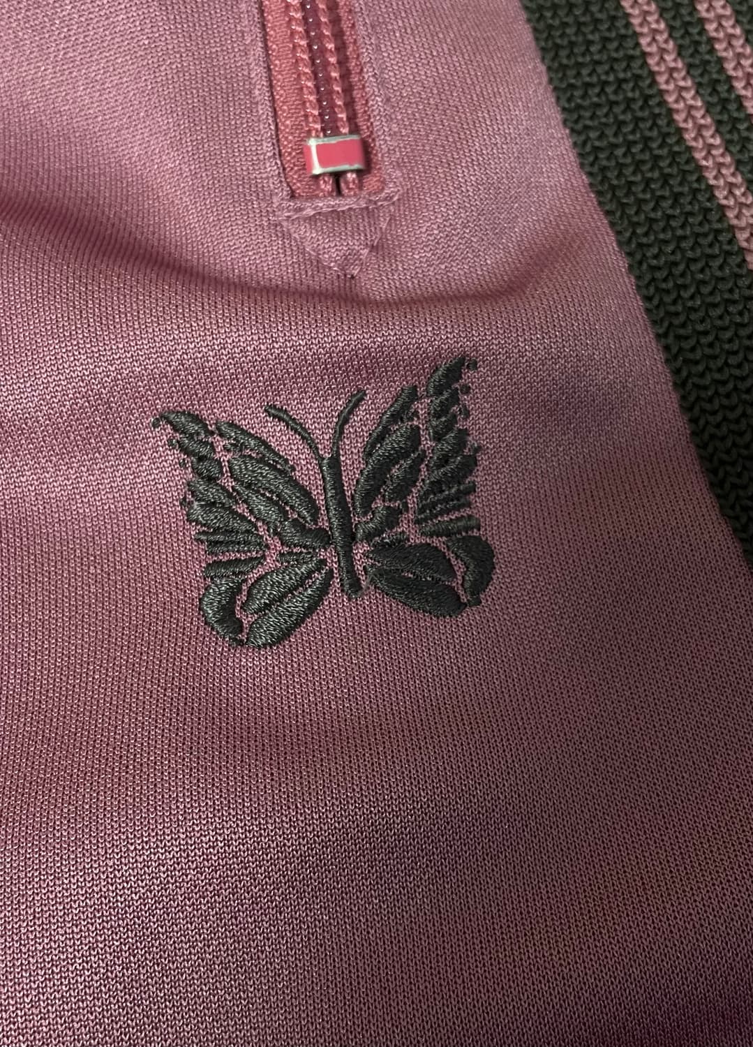 니들스 HD 트랙팬츠 스모크 핑크 상품이미지2