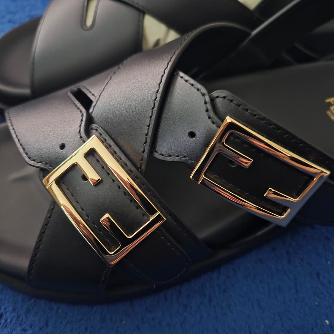 펜디 필 샌들 새상품 상품이미지2