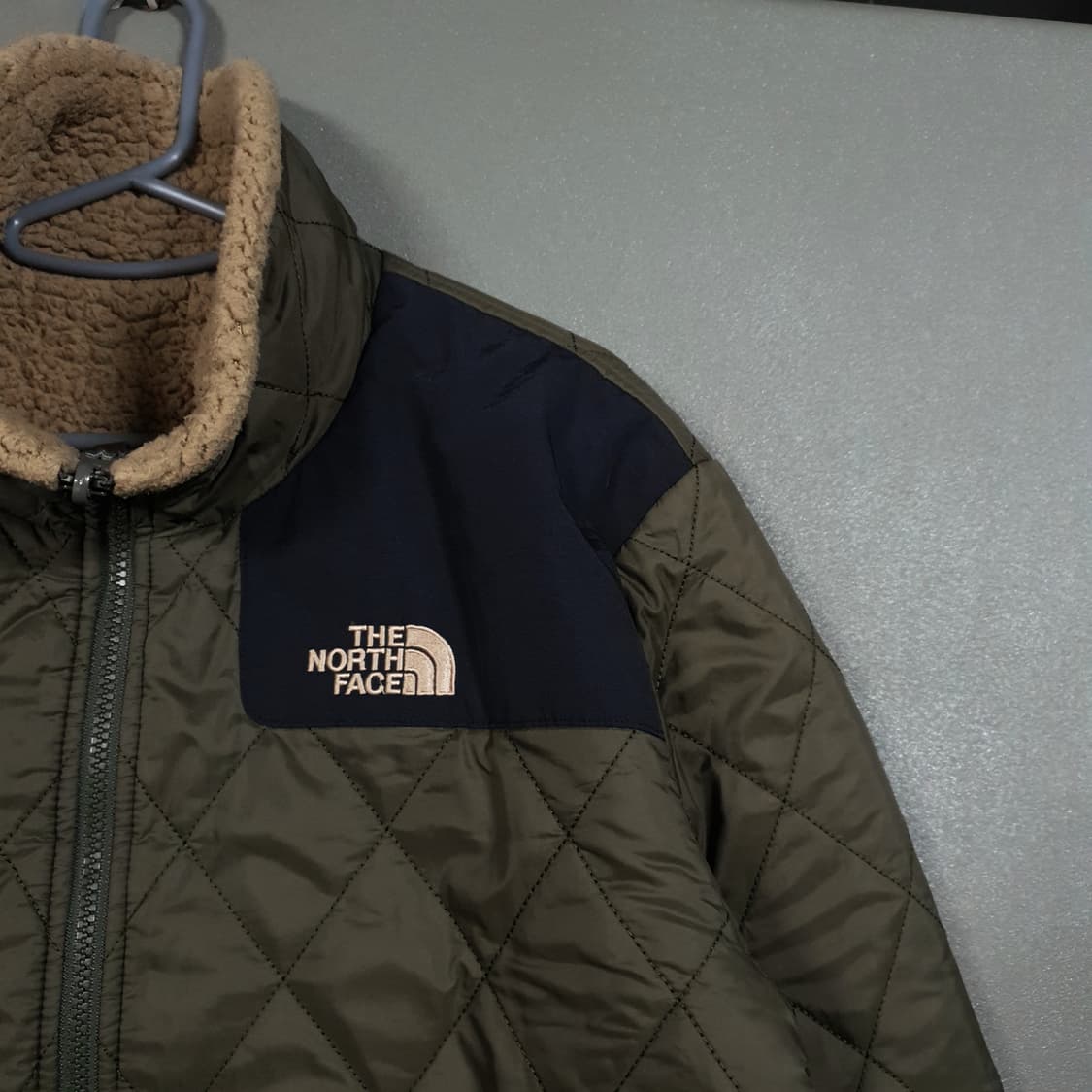 노스페이스 화이트라벨 포조 스텐드 넥 리버서블 양면 퀼팅 쉐르파 자켓 상품이미지3