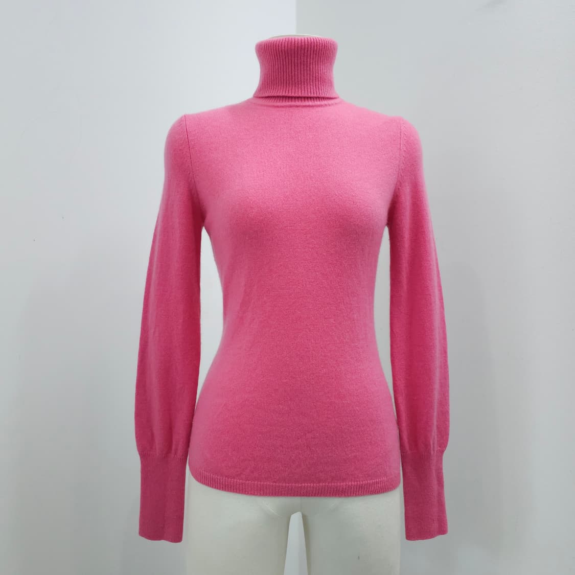 재팬 유니클로 핫핑크 캐시미어100% 터틀넥 니트  상품이미지1