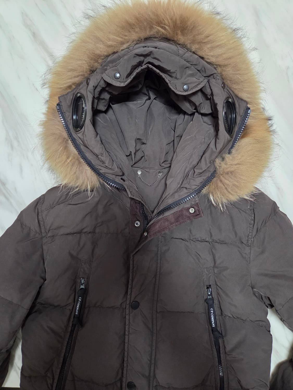 씨피컴퍼니 라쿤퍼 고글 다운 패딩 상품이미지4