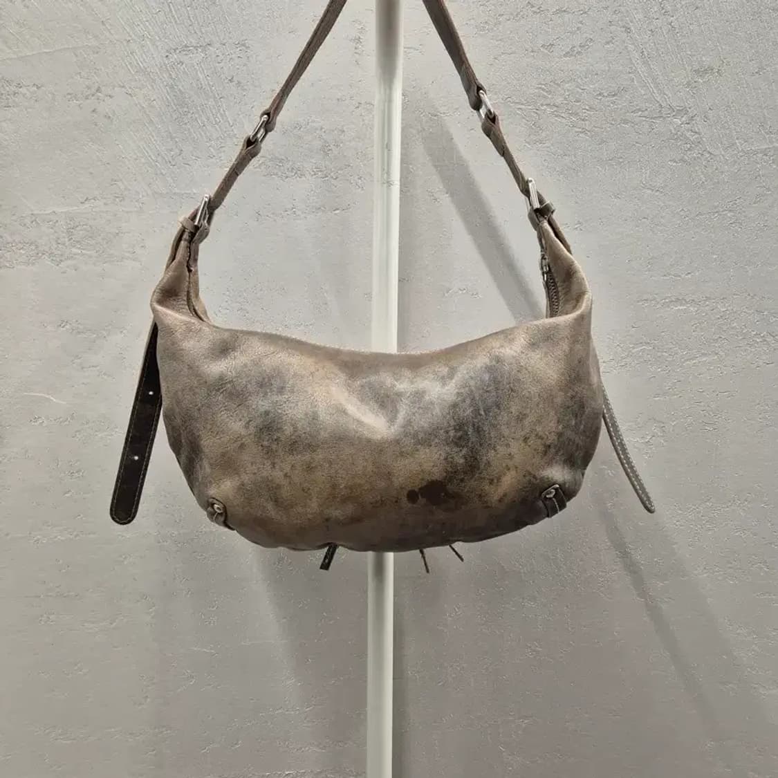 마뗑킴 지퍼 레더 라운드백 상품이미지3