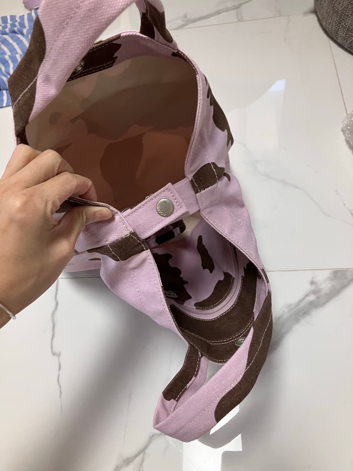 (희귀) baggu 바쿠 덕백 UO 한정판 캔버스 핑크 카우 패턴 숄더백 상품이미지5