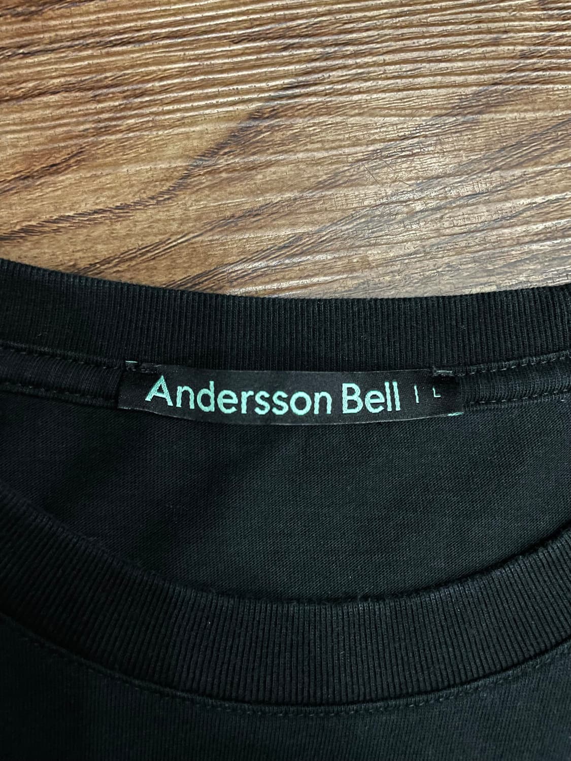 앤더슨벨 블랙 프린팅 롱슬리브 긴팔 상품이미지6