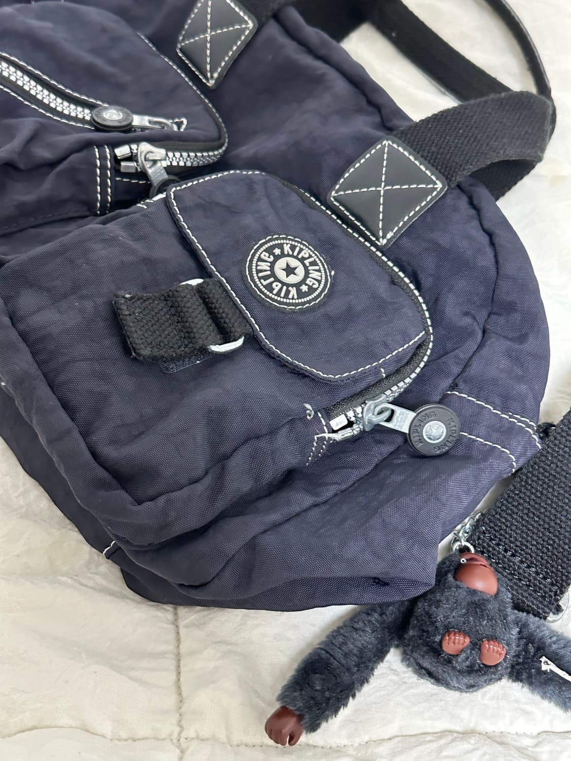 키플링 차콜 숄더 크로스백 상품이미지3