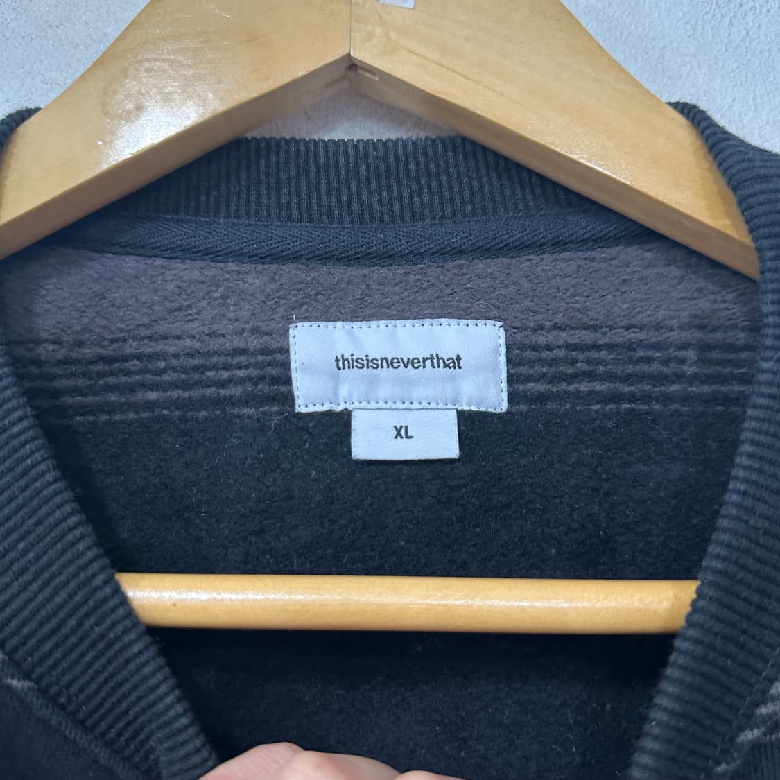 디스이즈네버댓 스트라이프 맨투맨 상품이미지3