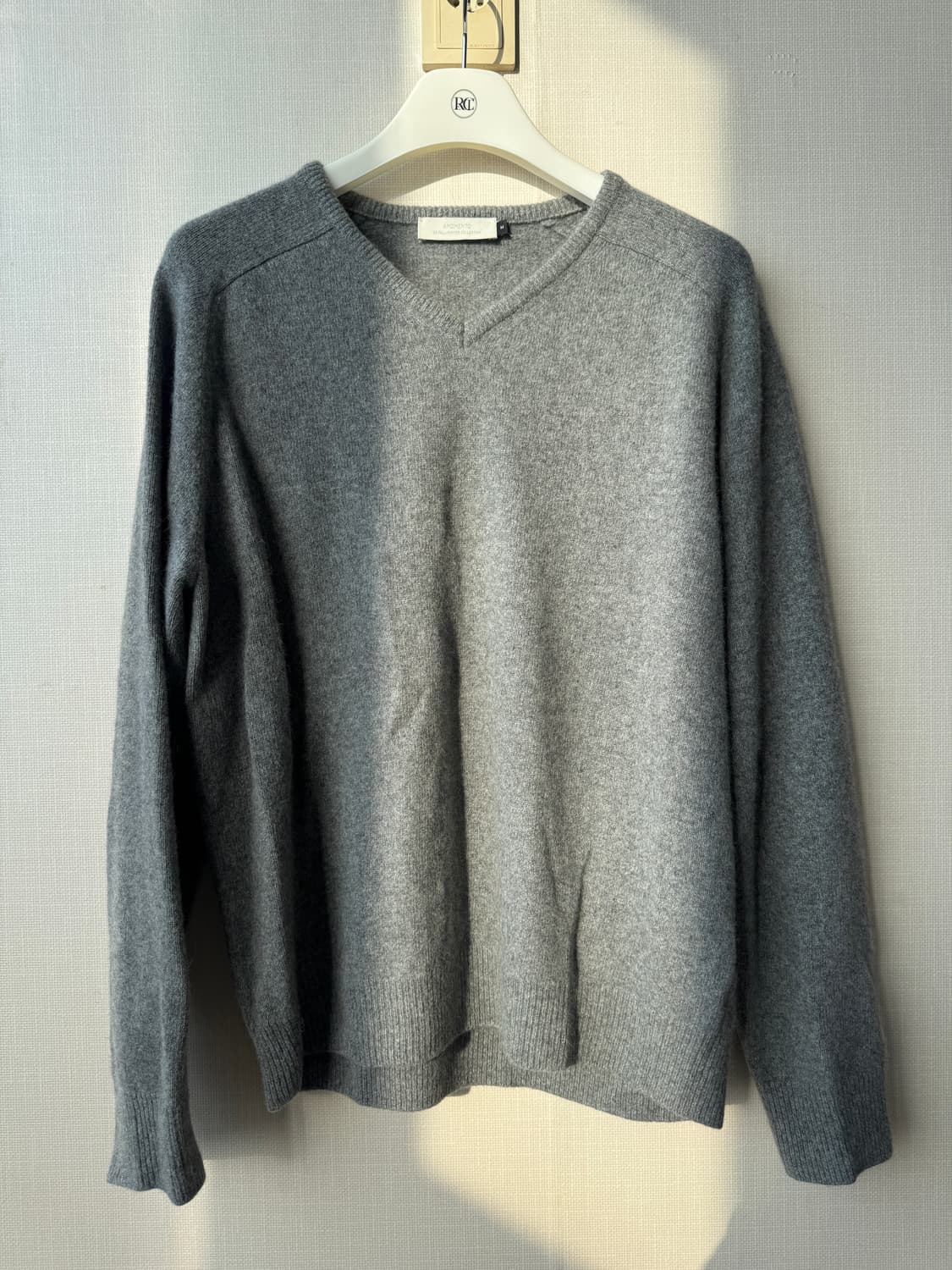 아모멘토 라쿤 브이넥 니트 (차콜) M 상품이미지2