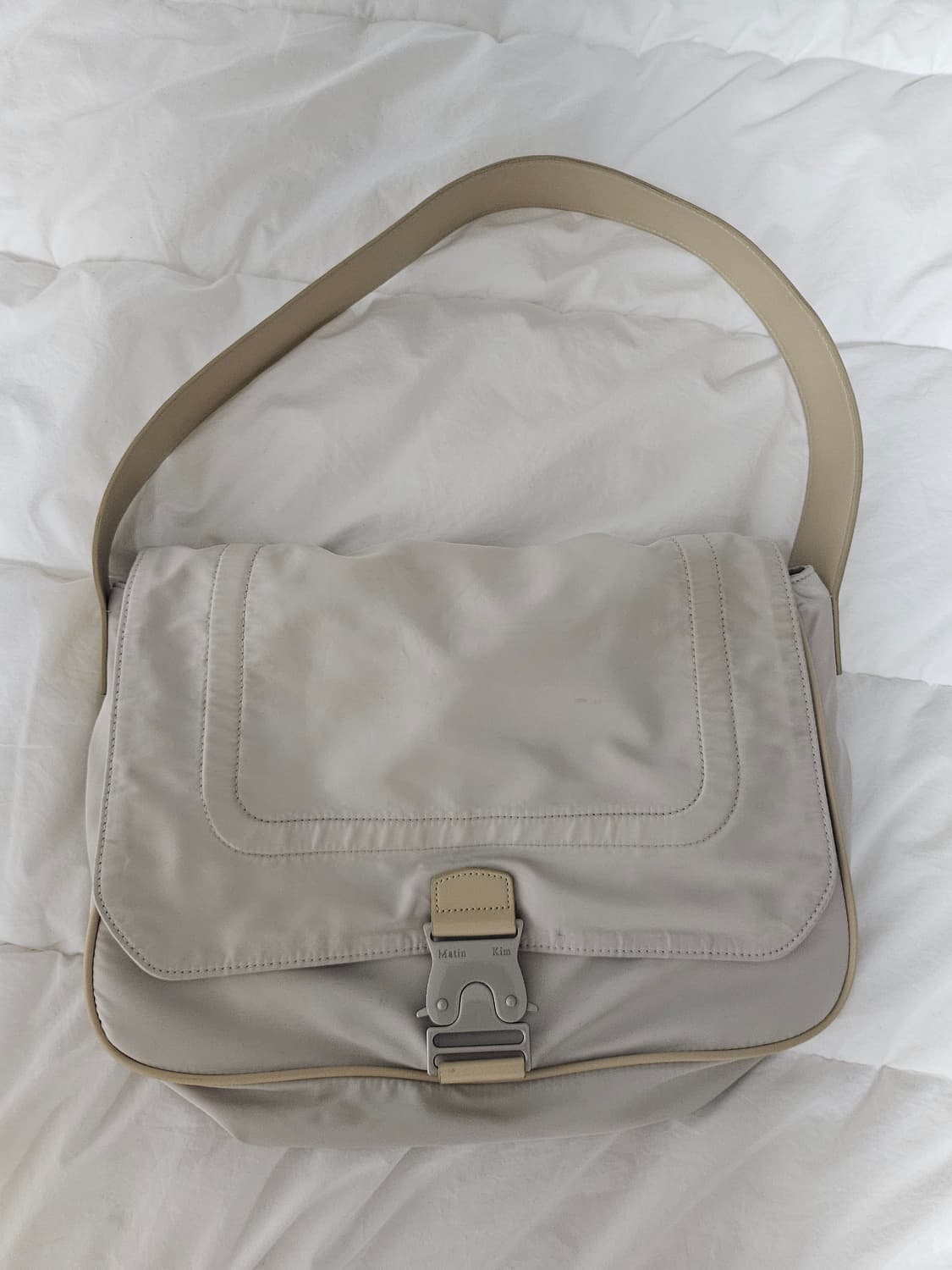 마뗑킴 Matin kim 버클 숄더백 아이보리 (태연 착용) 상품이미지3