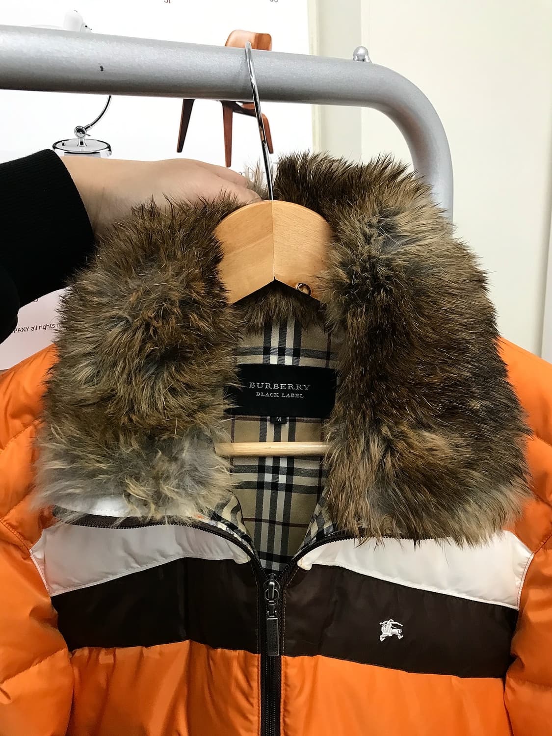 버버리 로고 구스다운 패딩 상품이미지2