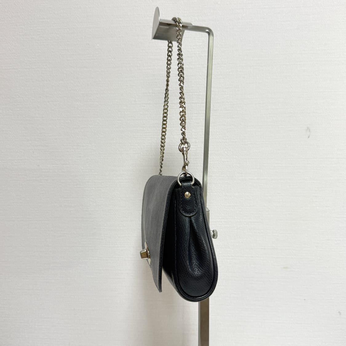 코치 네이비 체인 미니백 상품이미지3