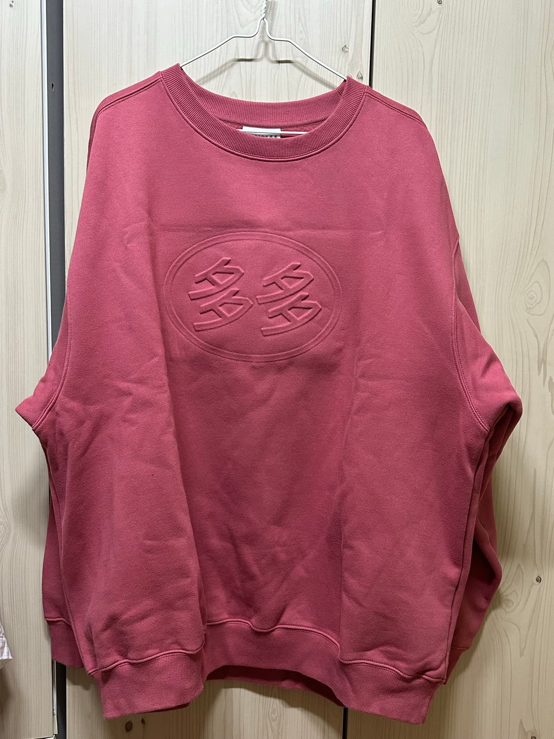 다다이즘 로고 엠보싱 크루넥 상품이미지1