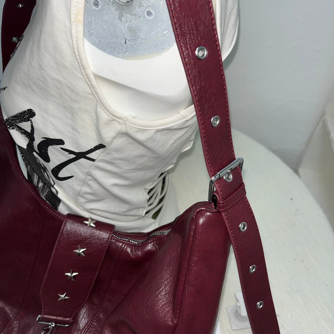 버건디 스타 스터드 포인트 숄더백 상품이미지3