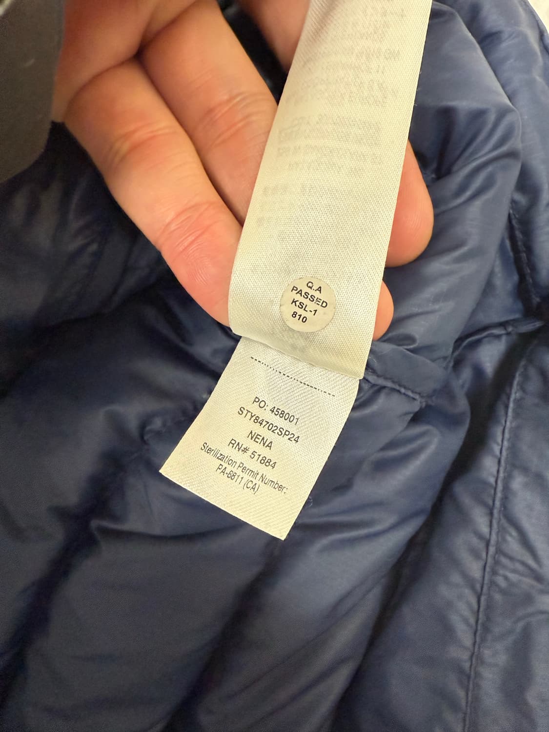 파타고니아 다운 스웨터 후디 네이비 색상 L사이즈입니다. 후드 달려있어서 상품이미지6