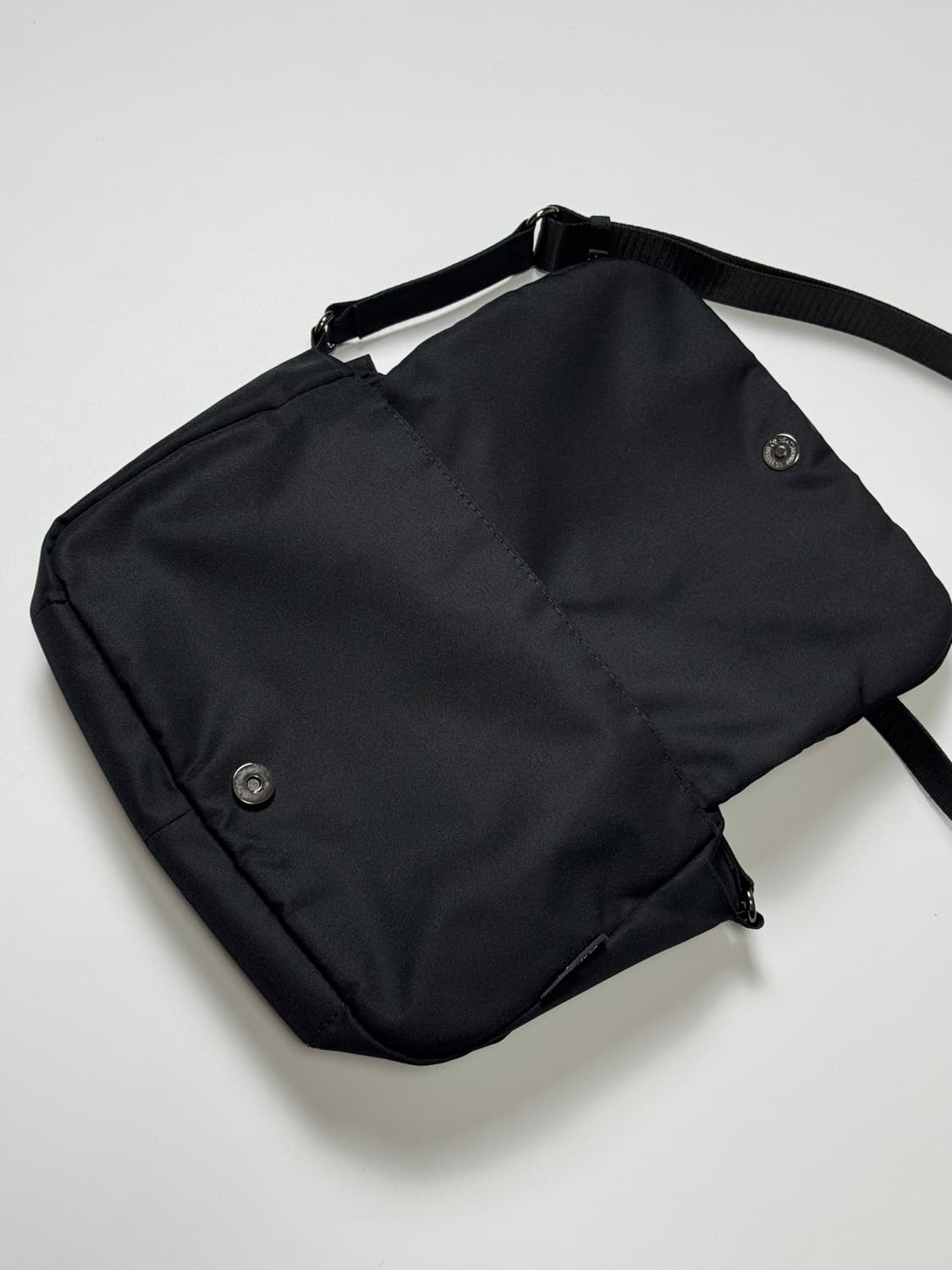 요지야마모토 남녀공용 가방  Y'SACCS 크로스백 메신저백 블랙 상품이미지4