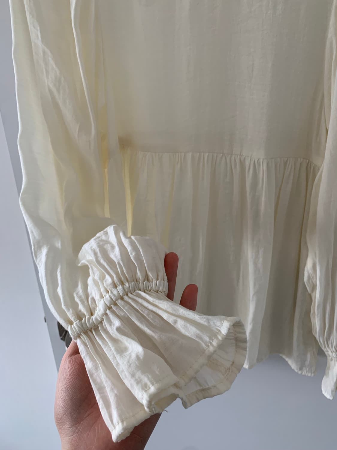 아이보리 러플 블라우스 상품이미지2