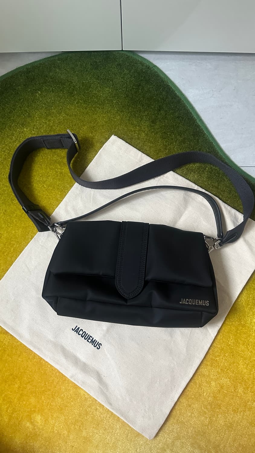 자크뮈스 르 밤비무 푸퍼 나일론 숄더백 블랙 상품이미지1