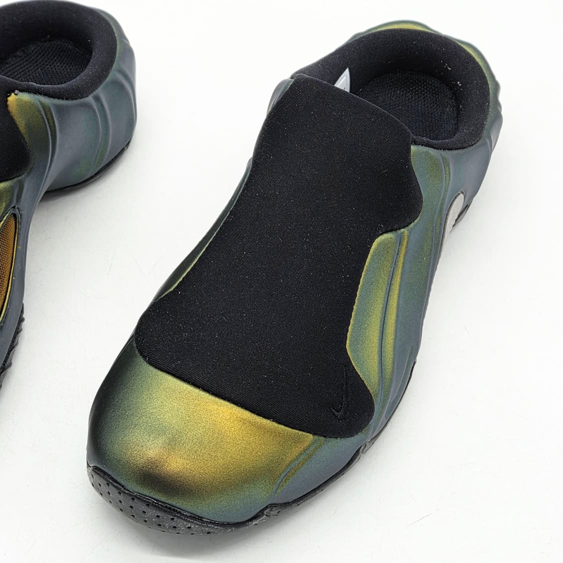 나이키 클로그포짓 블랙 앤 메탈릭 골드 (260) 상품이미지4