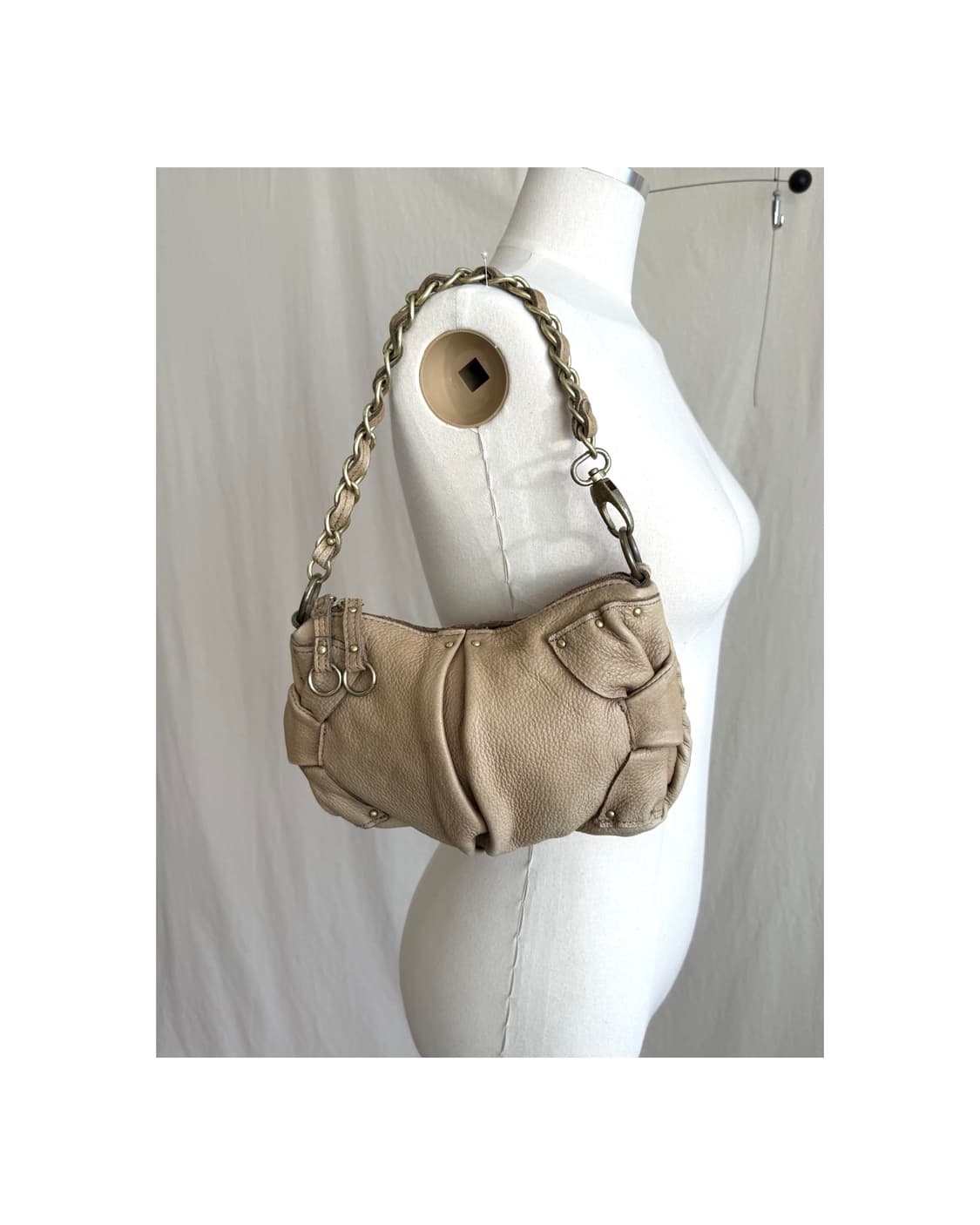 Beaure 체인 레더 숄더백 상품이미지1