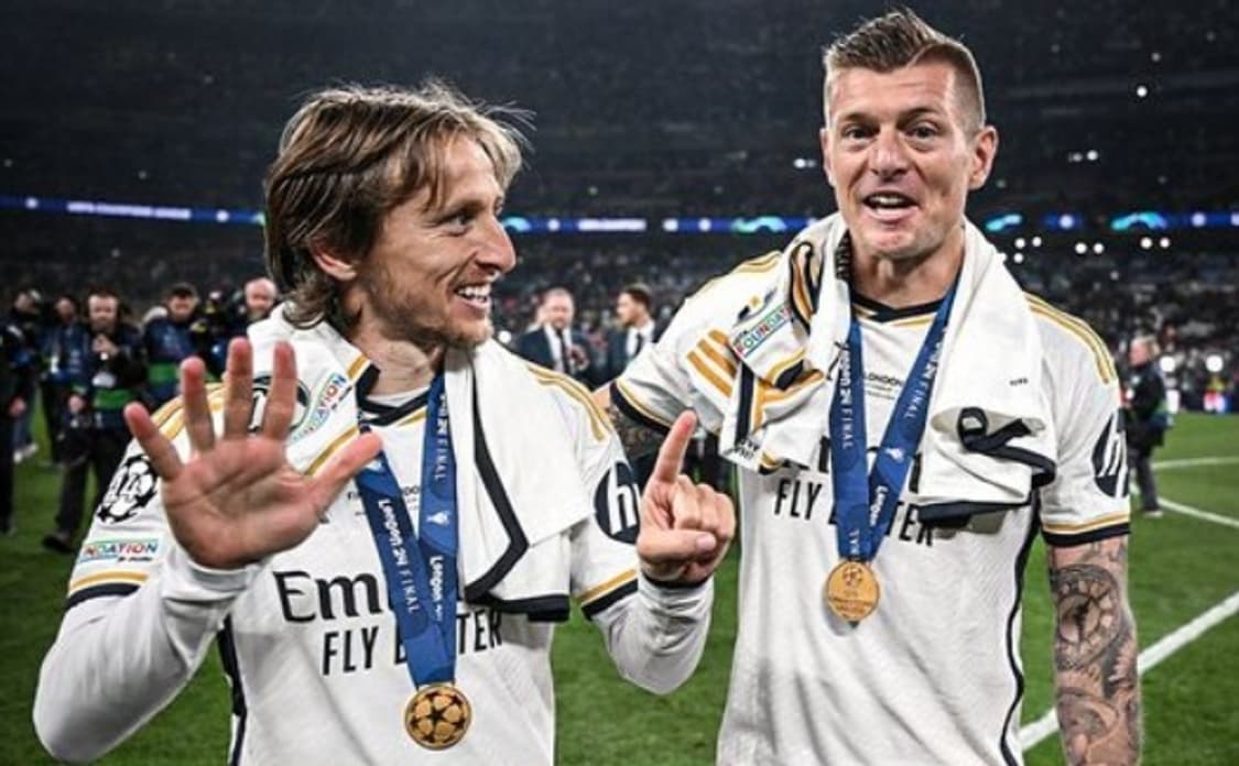 23-24 레알마드리드 모드리치 홈 유니폼 L 챔스파이널패치 상품이미지9