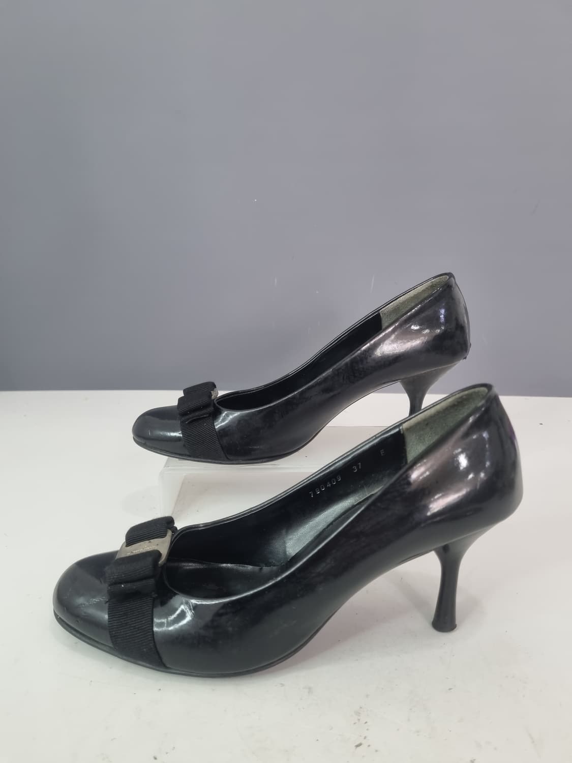 페라가모 37 에나멜 스틸힐 상품이미지2