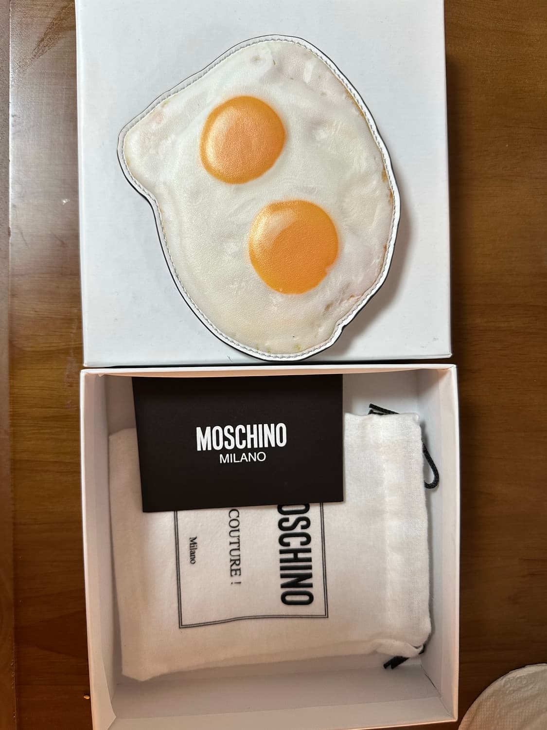모스키노 계란후라이 지갑 상품이미지2