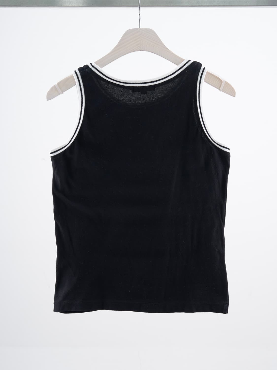 Burberry 블랙라벨 탑 블랙 배색 디테일 슬리브리스 상품이미지4