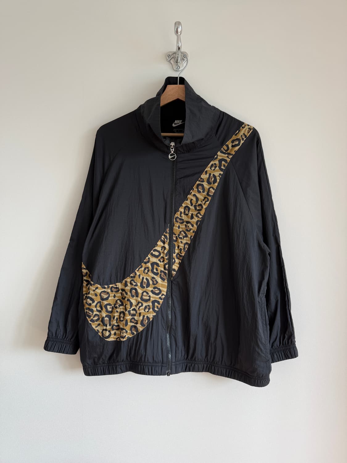 나이키(NIKE) 레오파드 빅 스우시 윈드 브레이커 상품이미지1
