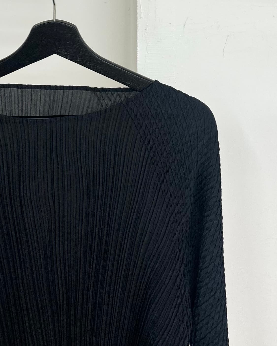 이세이 미야케 블랙 링컬 롱슬리브 상품이미지4