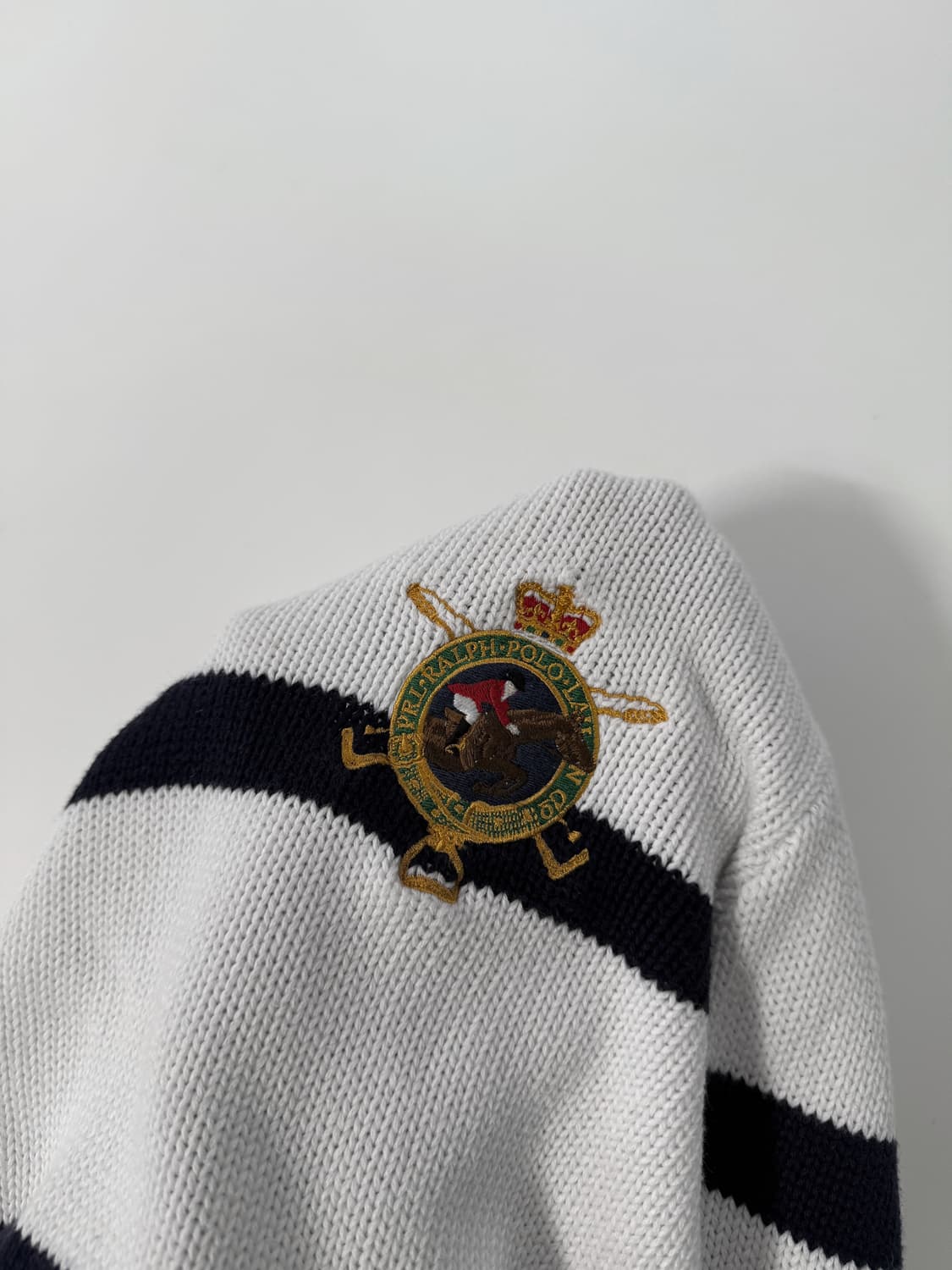 폴로 랄프로렌 화이트 스트라이프 엠브로이드 코튼 하프집 니트 상품이미지3
