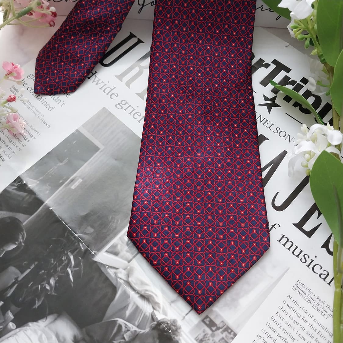 듀퐁 실크 네이비 기하 패턴 넥타이 8.2cm A+등급 K1606
 상품이미지5